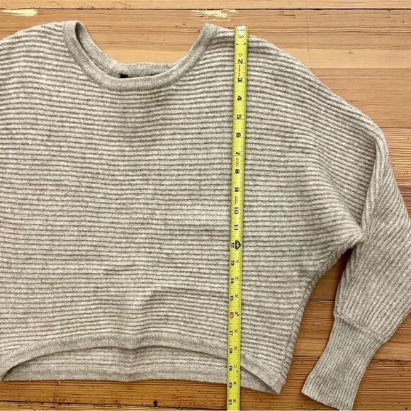 BCBGMAXAZRIA cropped ribbed knit sweater. Size M. - Picture 6 of 10